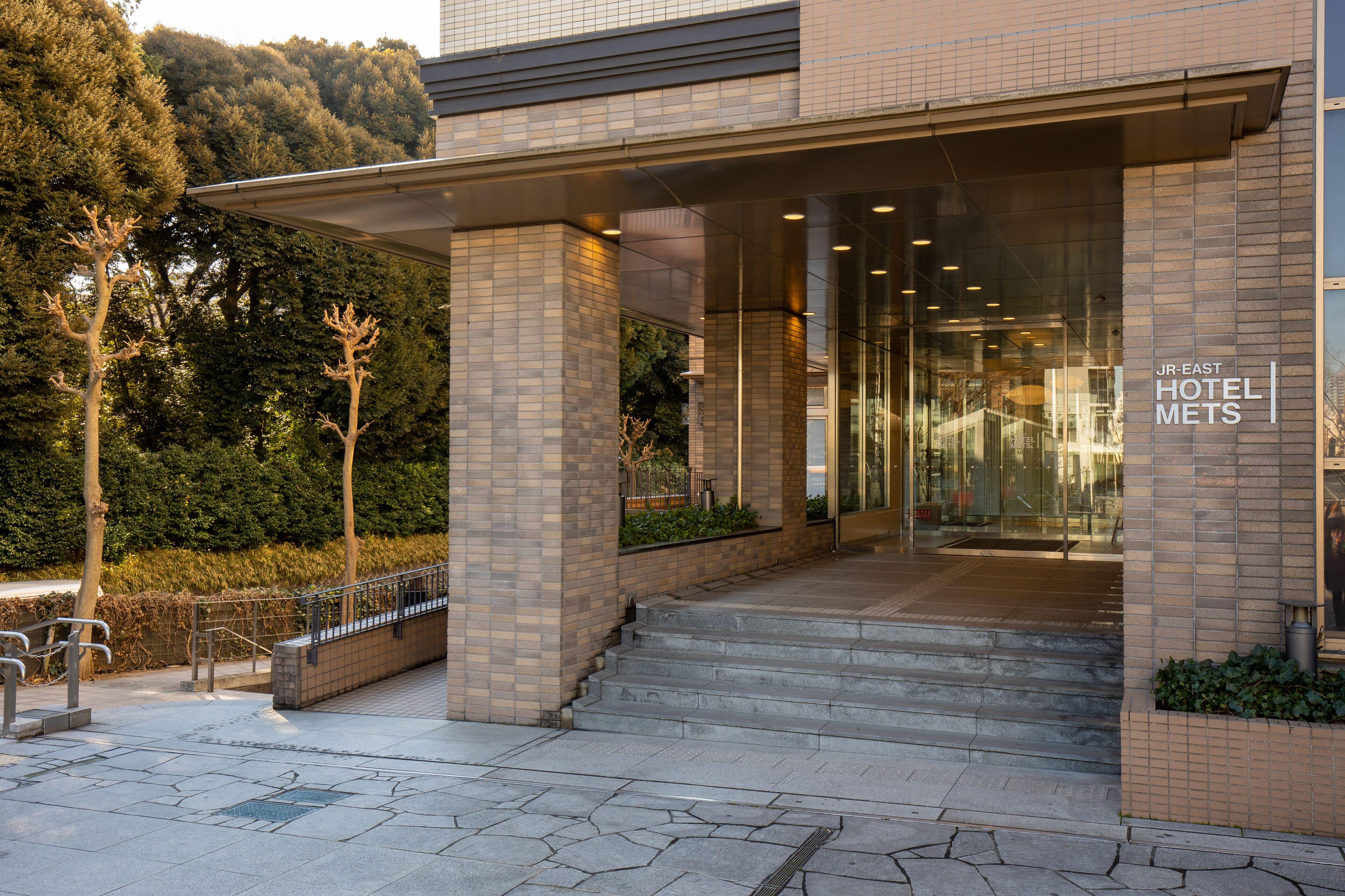 Jr-East Hotel Mets Mejiro — Photos 1